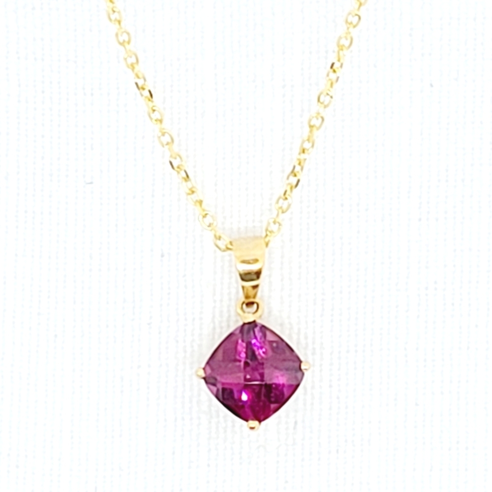 Rhodolite Garnet yellow gold pendant